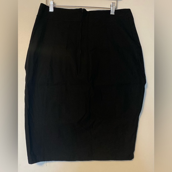 Rock Steady mid length skirt - Picture 2 of 2